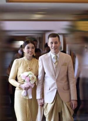 ชุดไทยเจ้าสาว ชุดไทยจักรพรรดิ์ เช่าที่แบมบี้ เวดดิ้ง ห้วยขวาง